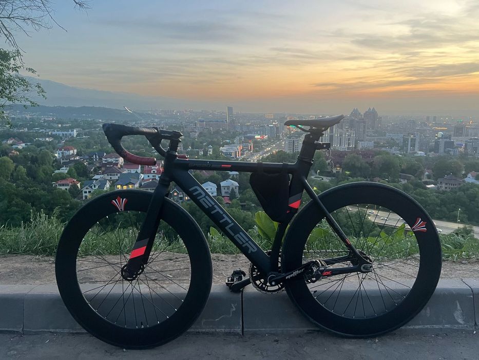 Фикс, шоссейный велосипед с фиксированной передачей Mettler