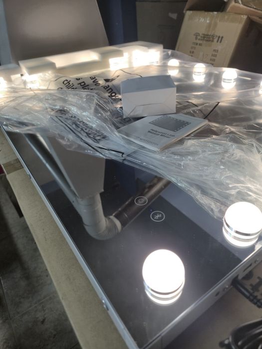 Голям Размер Професионално Гримьорско огледало с Bluetooth  LEDдимируе