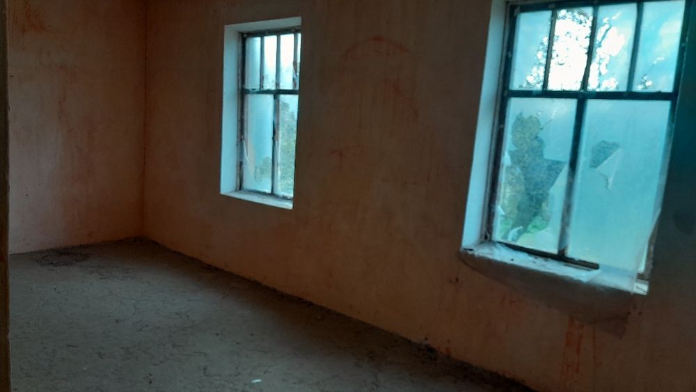 Курилиши тугалланмаган уй жой.