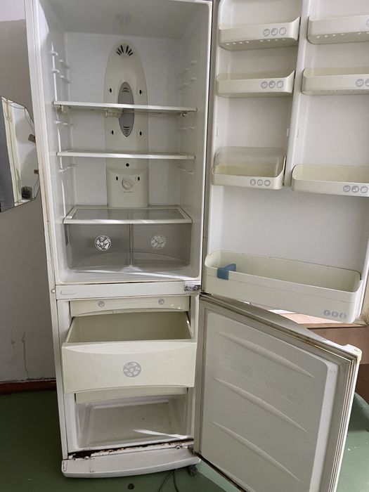 Продам Холодильник LG