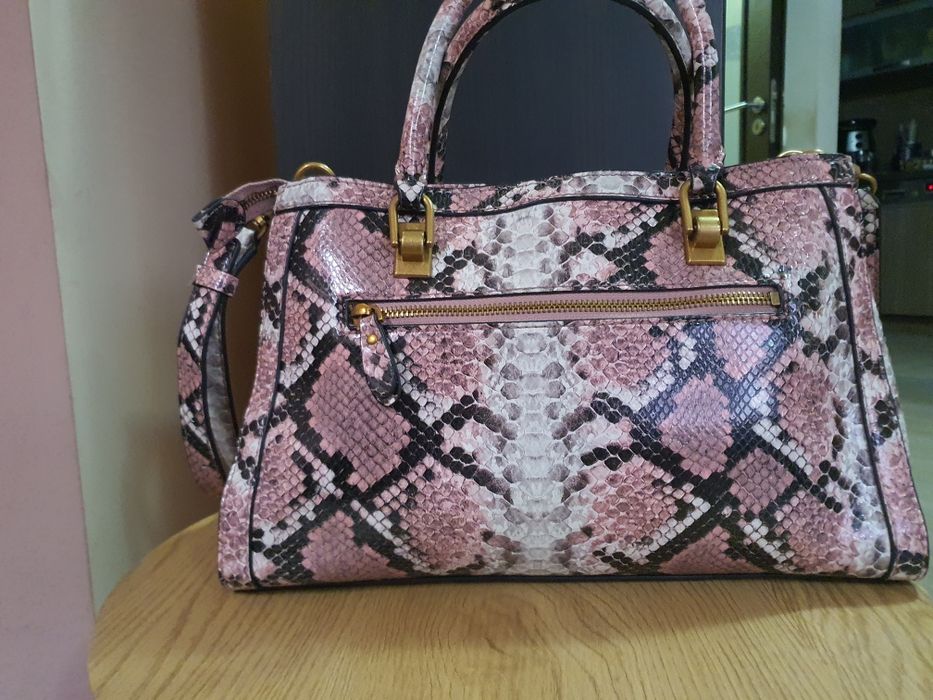 Елегантна дамска чанта Guess