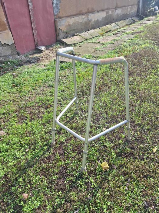 Scaun cu wc de camera si cadru metalic