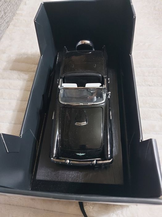 Macheta 56 Ford Thunderbird Convertible 1/18