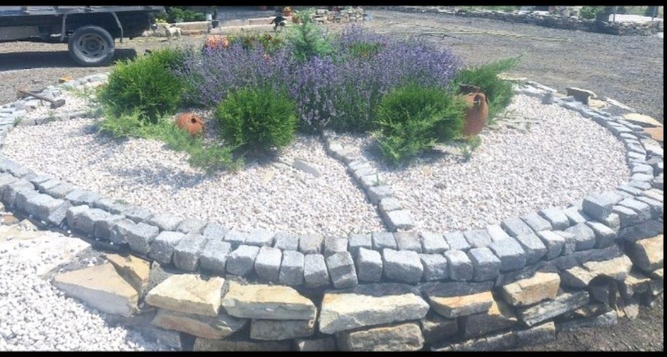 Снежно бял чакъл за украса и декорации на градинкия