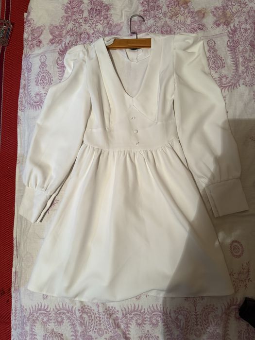 Веши есть как б/у и новые отдам недорого