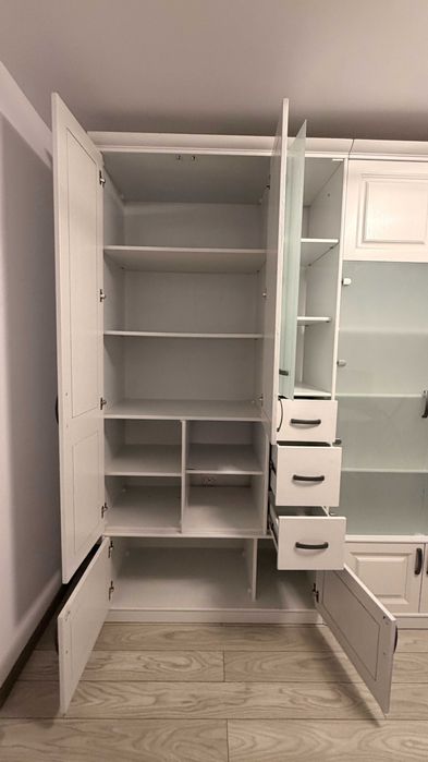 Mobila lemn masiv alb vopsit