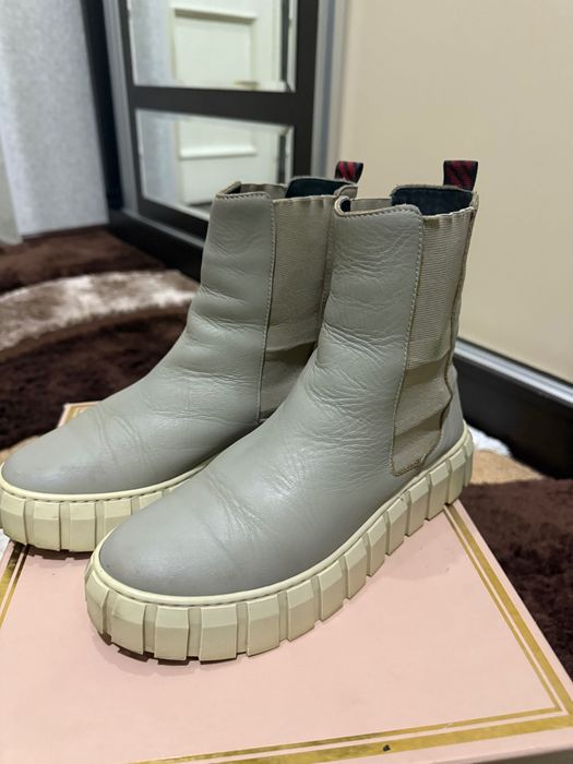 Ботинки бежевые можно и в дождь и в снег кожаные  ботинки