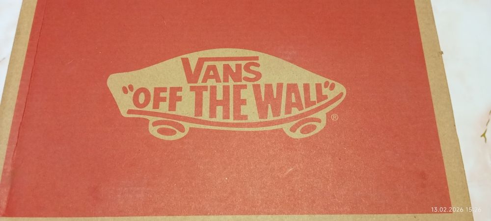 Кеды Vans утеплённые.