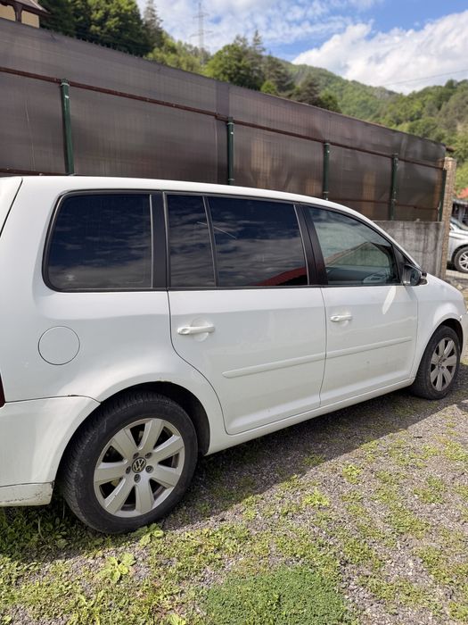 VOLKSWAGEN Touran 2011 — imagine 4