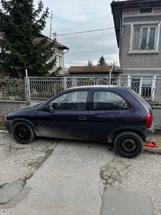 Продавам опел корса Б 1.4 бензин