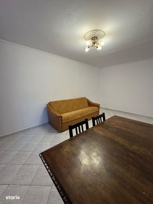 De inchiriat apartament 3 camere decomandat,zona Piata Mare 270€/luna