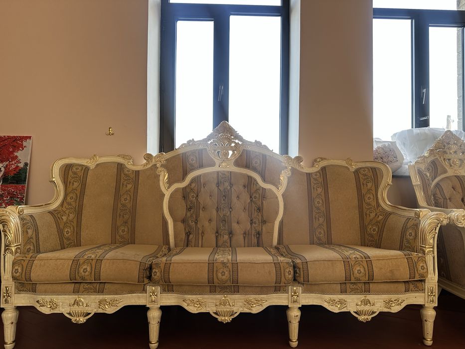 Комплект диван и два кресла дворцовом стиле