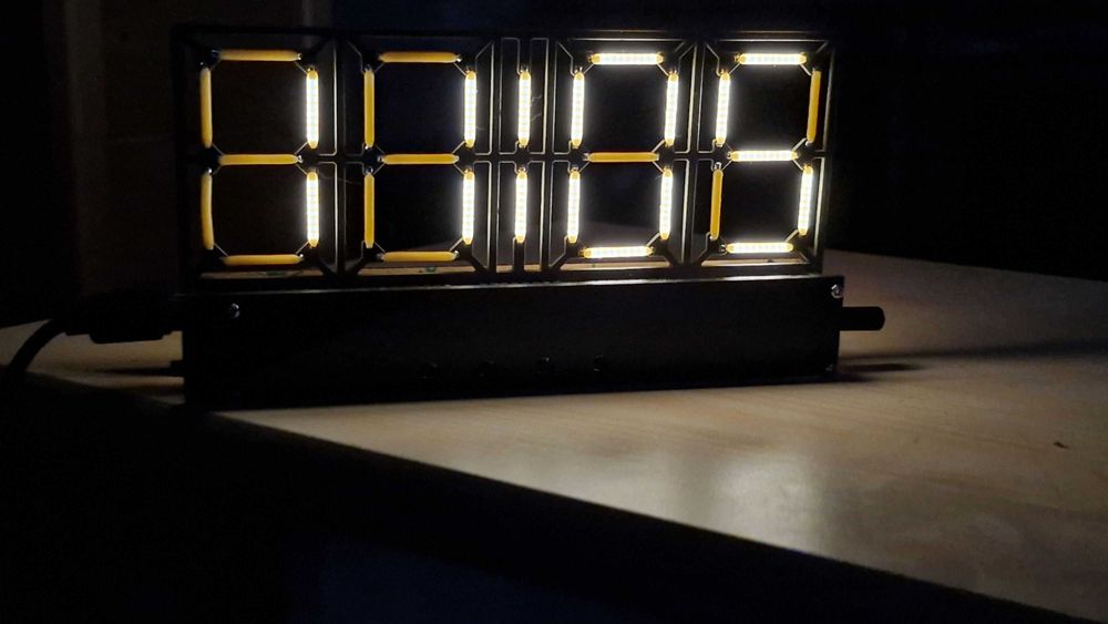 Ceas digital 7 segmente LED stil retro Numitron/Nixie