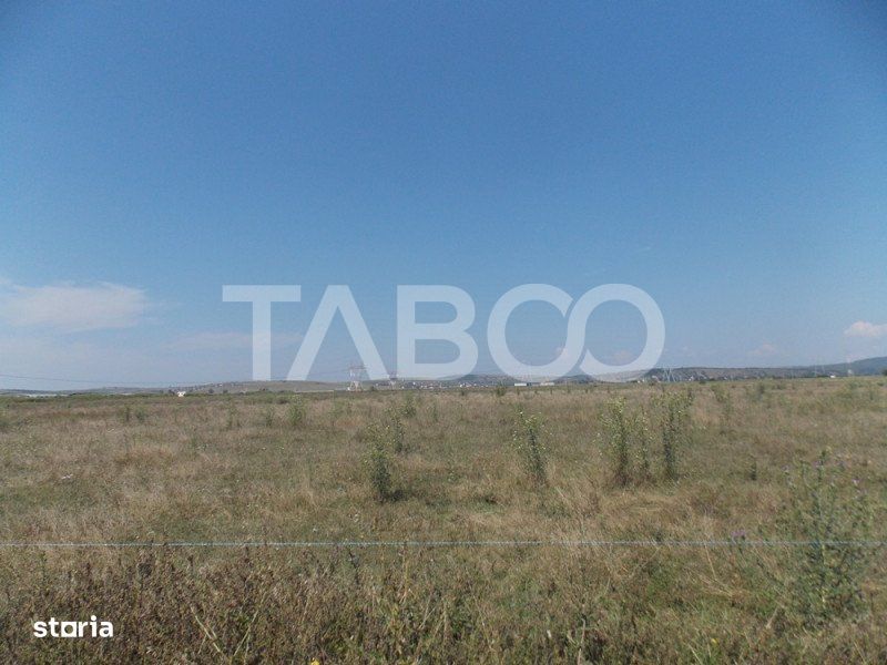 Teren arabil 400 mp in Mohu judetul Sibiu la sosea