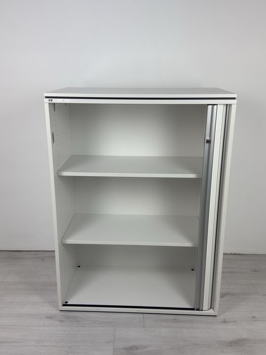 Шкаф етажарка бяла Акустична ролетна щора и акустичен заден панел;