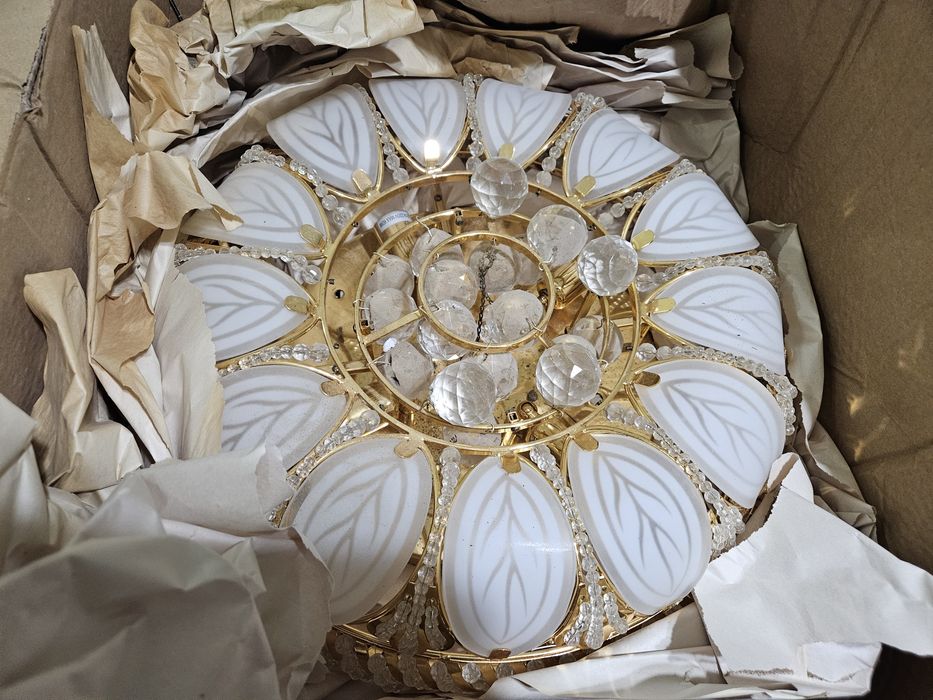 Люстра в хорошем состоянии