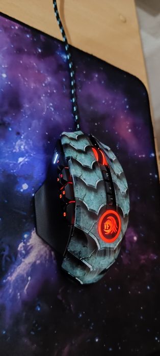 Клавиатура геймърска и мишка