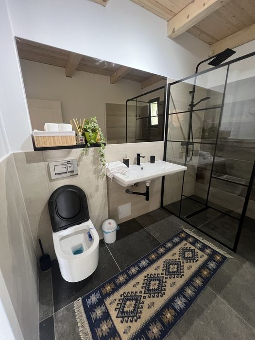 Inchiriez cabana Valley View