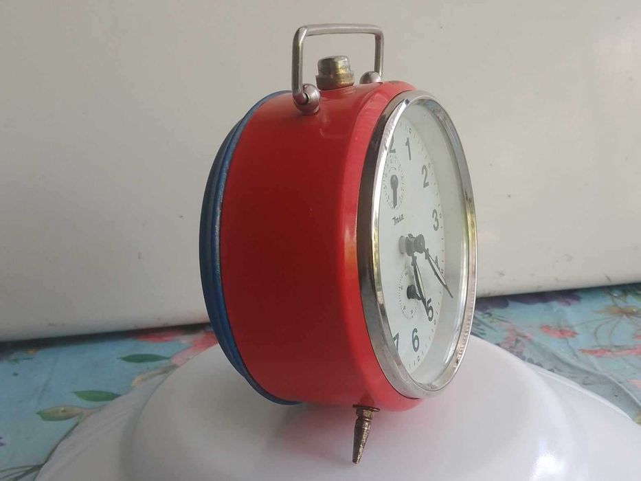 Ceas desteptator de masa-mecanic JNSA . Yugoslavia .