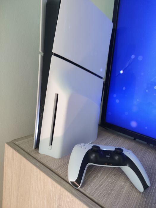 PS5 Slim cu 1 controller 1tb și unitate de disc .