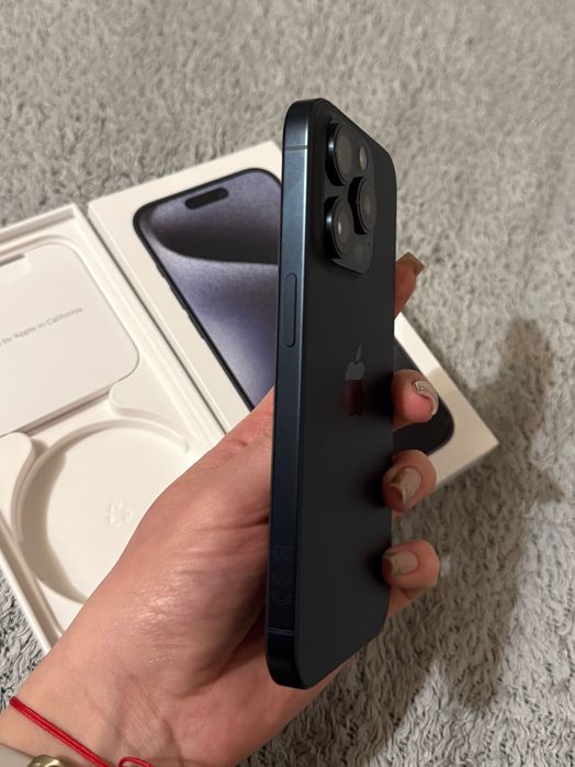 iPhone 15 pro Blue Titanium
