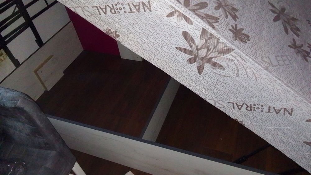 Еденчно легло с нощно шкавче