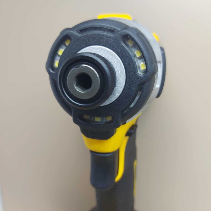 ПРОМОЦИЯ.Акумулаторен ударен винтоверт DEWALT DCF860N