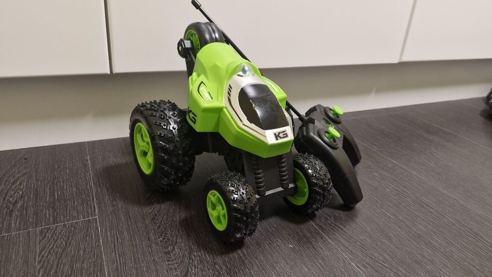 Въртяща се кола с дистанционно