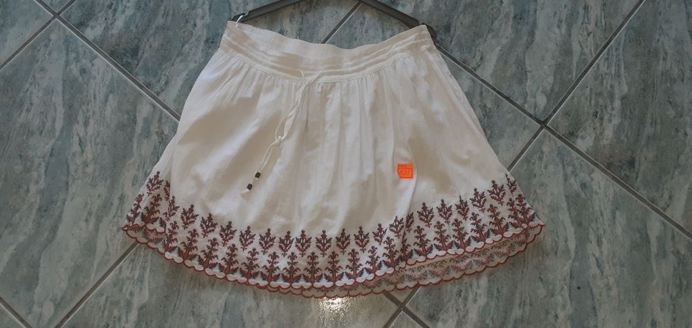 Poale ,fuste costum popular fete