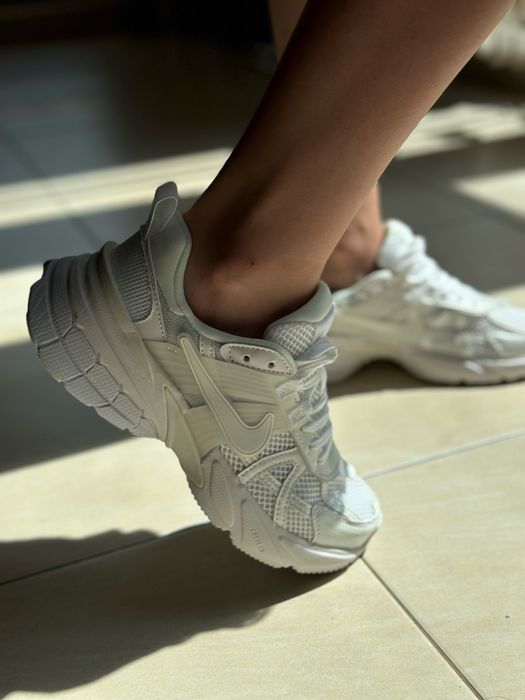 Обувки  NIKE V2K RUN