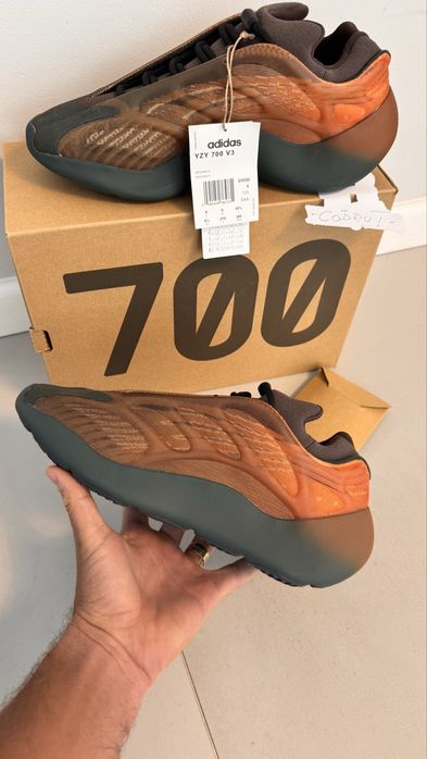 Adidas Yeezy 700 v3 Cooper Fade