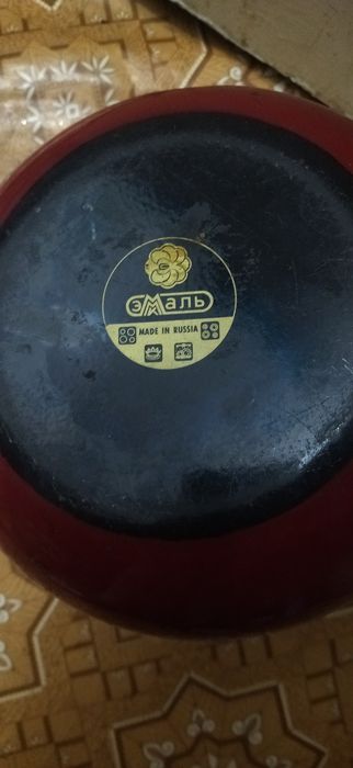 продам кастрюли с крышками