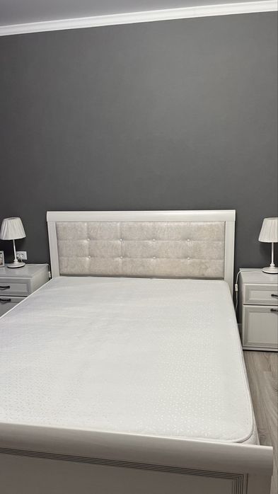 Продам двуспальную кровать с матрасом