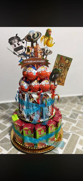 tort din dulciuri !!