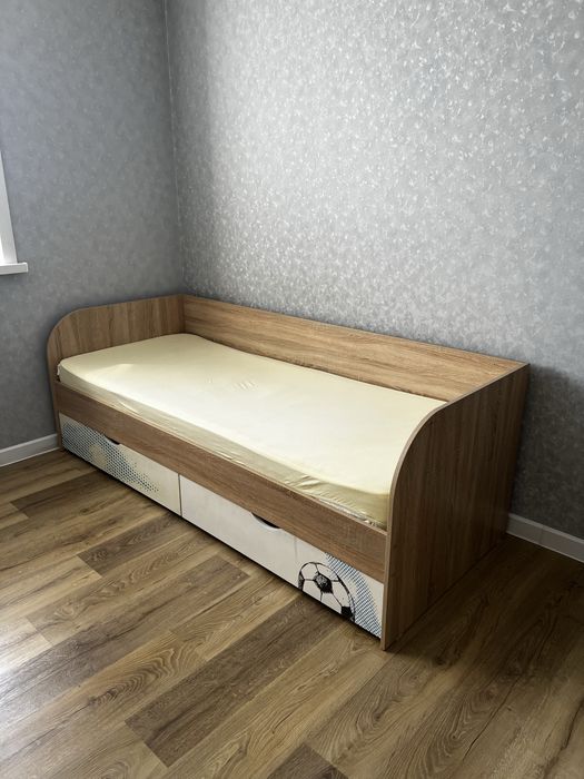 Продаю односпальную кровать.
