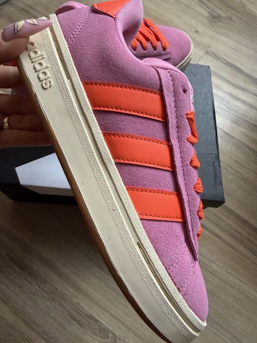 Оригинални нови  два цвята кецове adidas Originals Campus 00s ! 37,38,39 н