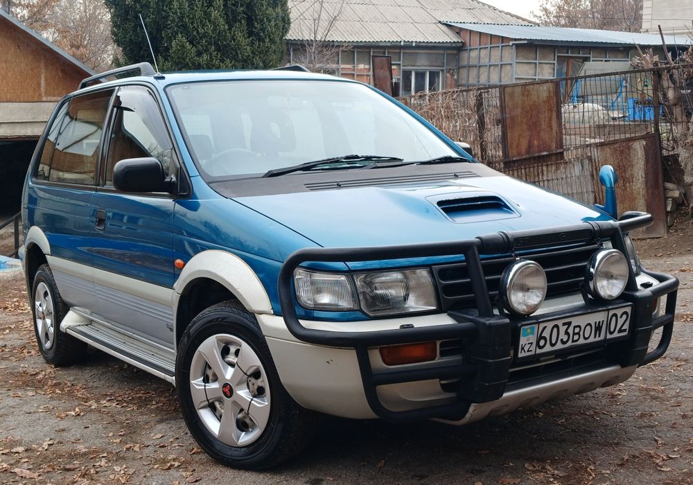 Продам машину RVR