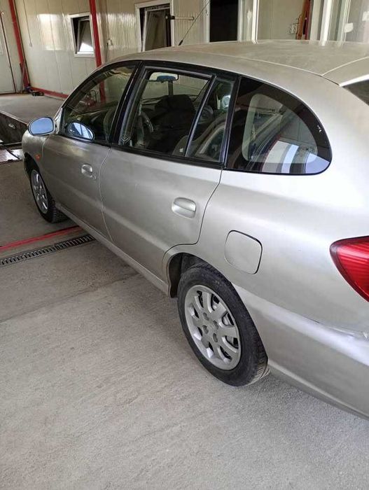 KIA BENZINA an 2004 in stare perfecta
