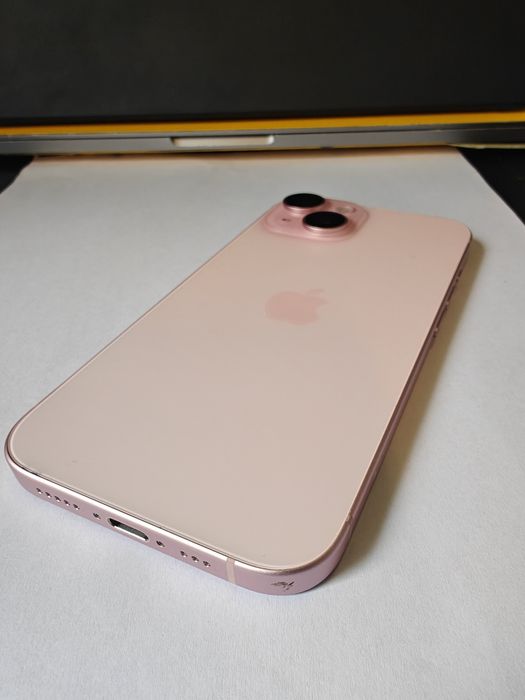 Продава iPhone 15/128 GB, без Face ID