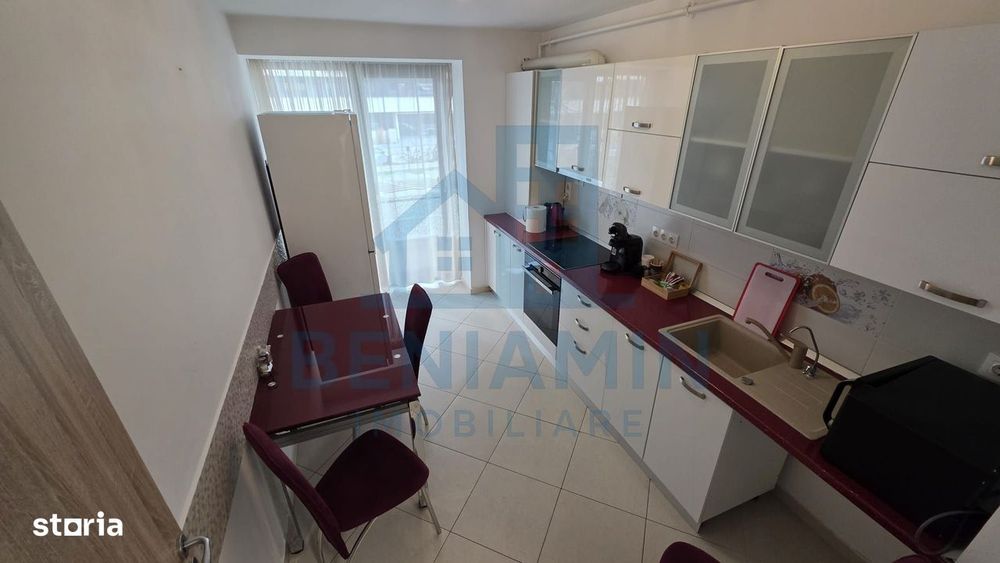 Garsoniera decomandata spatioasa Tractorul Coresi 52mp parter