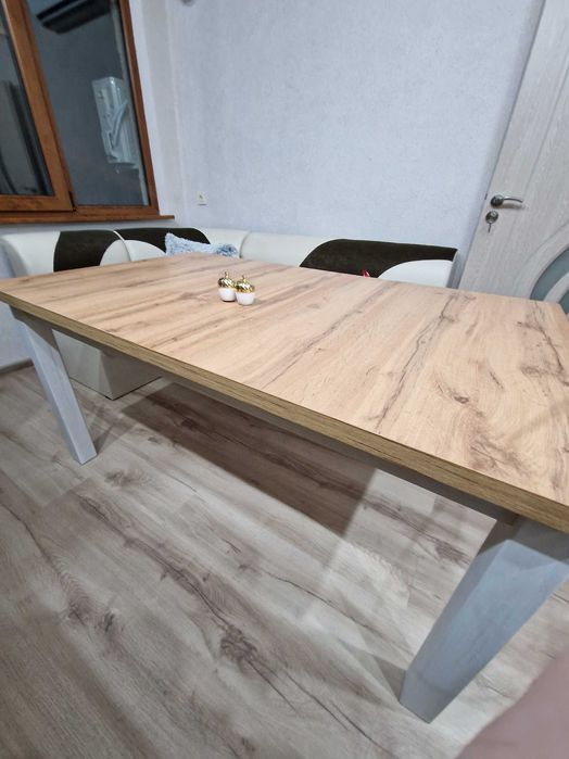 трапезна голяма маса