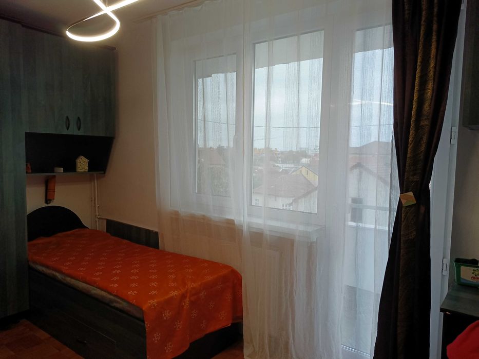 Apartament decomandat 3 camere central de închiriat
