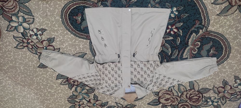 Куртка для девочек осень -весна хорошего качества.