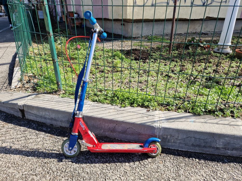 Trotineta copii cu frână, foarte puțin folosită