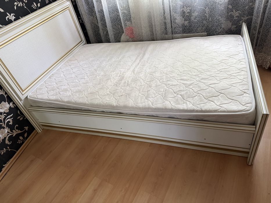 Кровать полуторка с тумбочкой