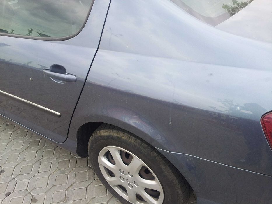 PEUGEOT 407