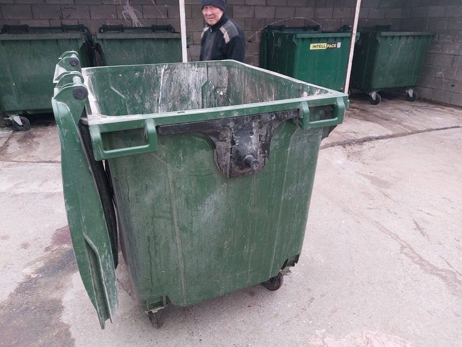 Мусорный контейнер