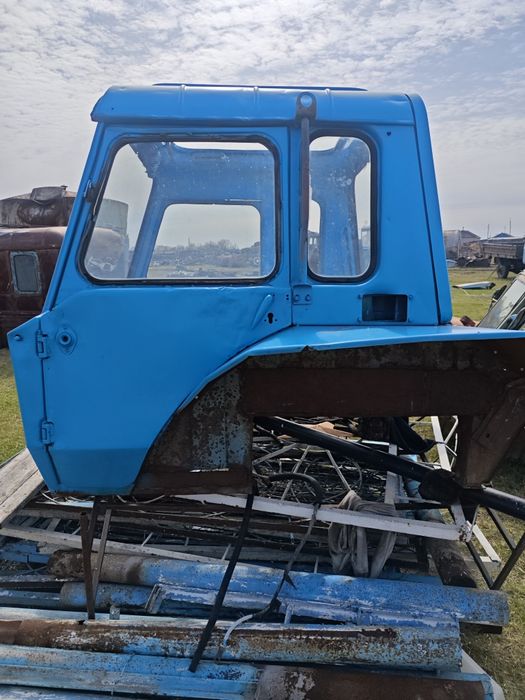 Продам кабину маленькую мтз