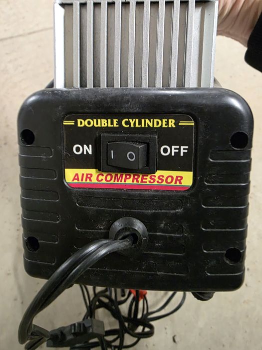 Компресор за гуми 12V