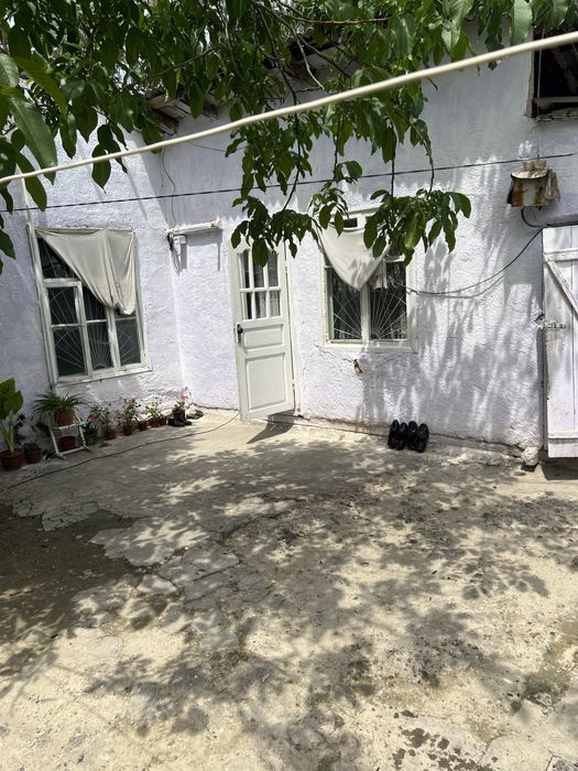 Uy sotiladi eski kotedj  1,6 sotxli 3xonali kelishiladi